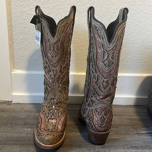 Beautiful Brand NEW Cowgirl Boots